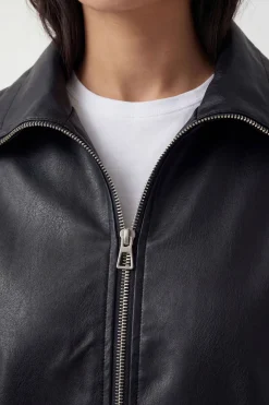 Veste En Synthétique À Col Montant