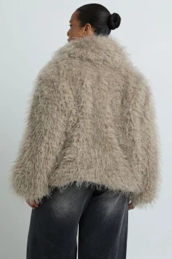 boohoo Veste En Synthétique Mongole Grande Taille<Femme Vestes & Manteaux