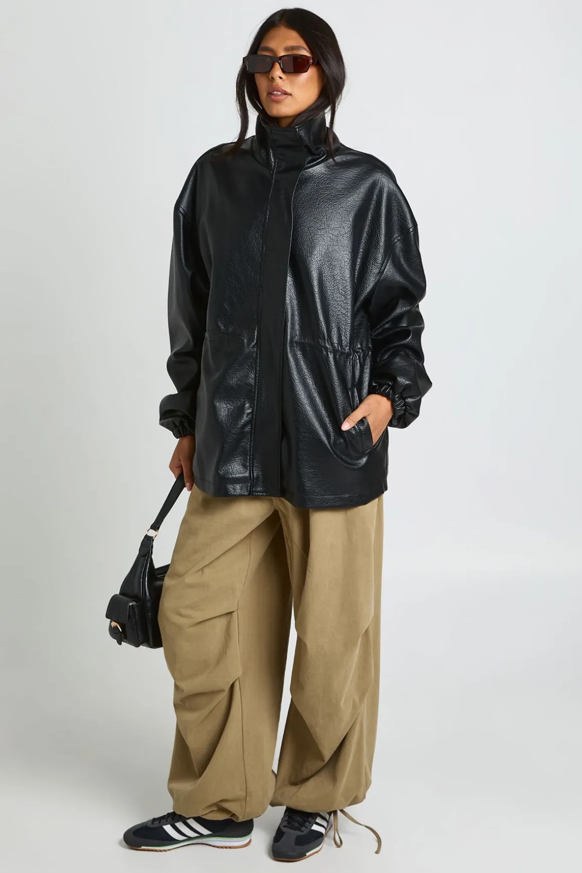 Veste Longue En Synthétiquecuir Avec Taille Cintrée