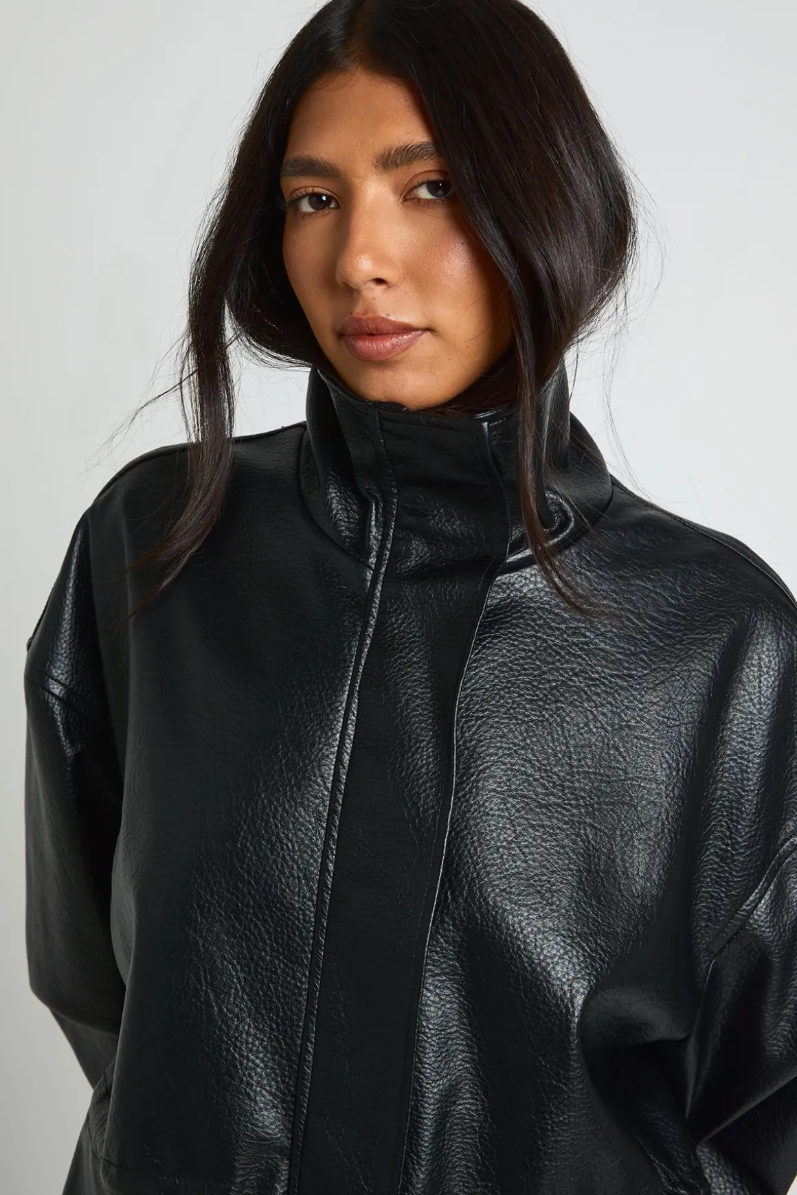 Veste Longue En Synthétiquecuir Avec Taille Cintrée