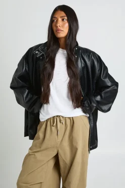 Veste Longue En Synthétiquecuir Avec Taille Cintrée