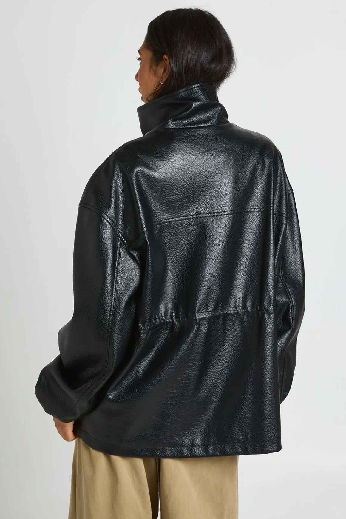 Veste Longue En Synthétiquecuir Avec Taille Cintrée