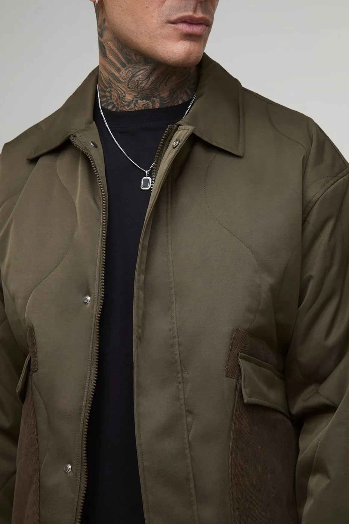 Veste oversize matelassée à col haut en velours côtelé