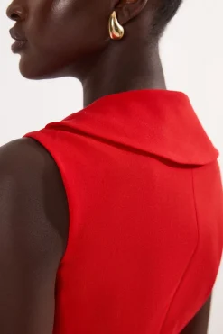 Veste sans manches à détails drapés sur mesure