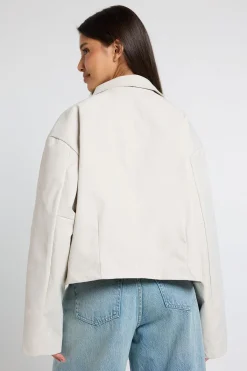 boohoo Veste Trench Courte À Coupe Boxy<Femme Vestes & Manteaux|Trenchs