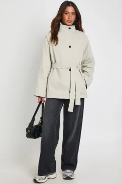 boohoo Veste Trench Oversize Asymétrique À Col Entonnoir Avec Ceinture<Femme Vestes & Manteaux|Trenchs