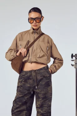 Veste Utilitaire Courte à Col Cheminée