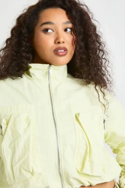 boohoo Veste Utilitaire Courte À Col Montant Grande Taille<Femme Vestes & Manteaux