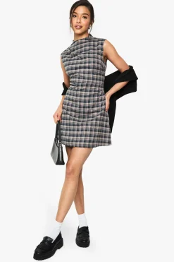 Vérifiez la robe mini trapèze sur mesure