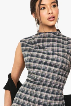 Vérifiez la robe mini trapèze sur mesure