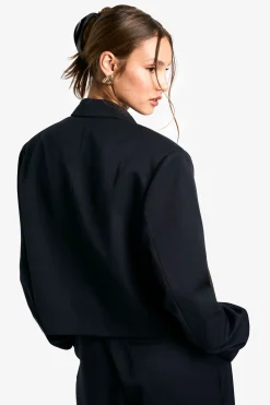 Woven Shoulder Pad Boxy Cropped Blazer devient Blazer court carré à épaulières tissées