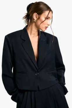 Woven Shoulder Pad Boxy Cropped Blazer devient Blazer court carré à épaulières tissées